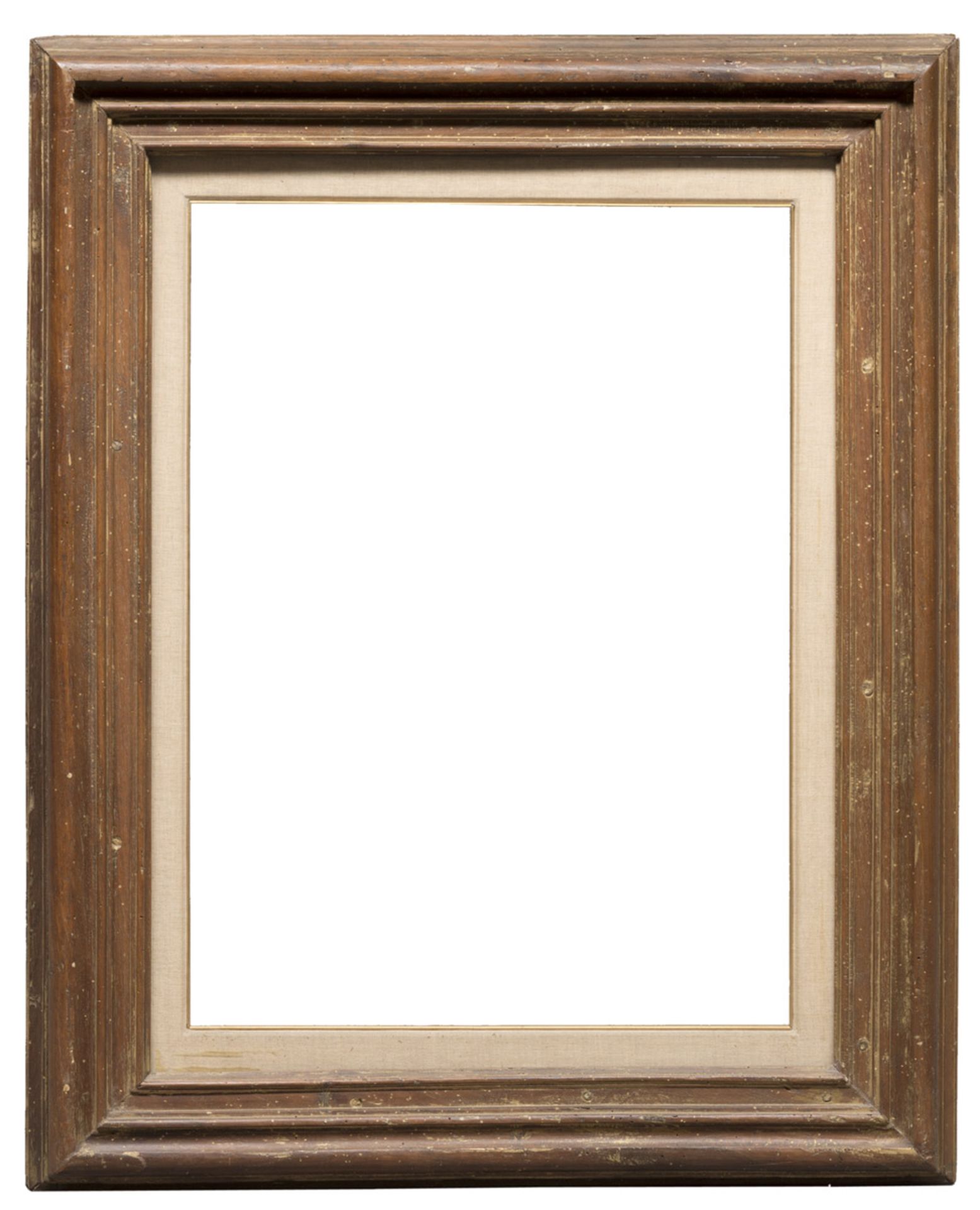 FRAME IN WALNUT, 17TH CENTURY with molded edge. Inner size cm. 78 x 56. CORNICE IN NOCE, XVII SECOLO