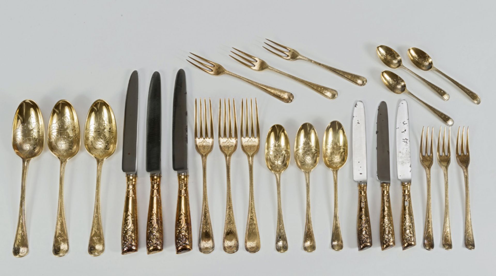 SPLENDID SET OF GILDED SILVER CUTLERY, PUNCH LONDON 1796 with elements chiseled to plant motifs.