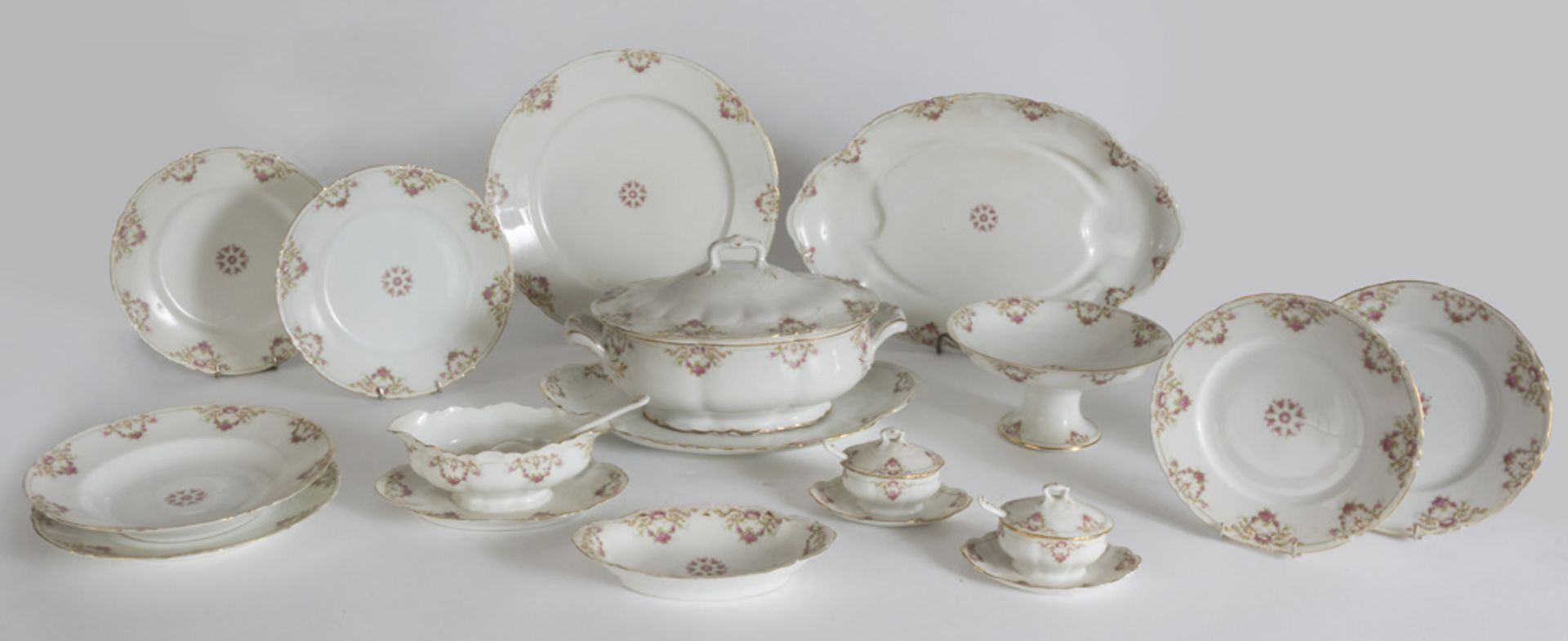 SET OF PORCELAIN DISHES, GINORI INIZIO in polychromy, decorated with flower garlands. Consist of