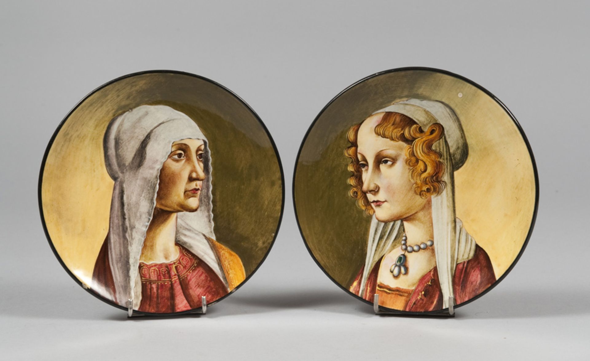A PAIR OF MAJOLICA PLATES, FAENZA 20TH CENTURY decorated in polychrome female busts, works by