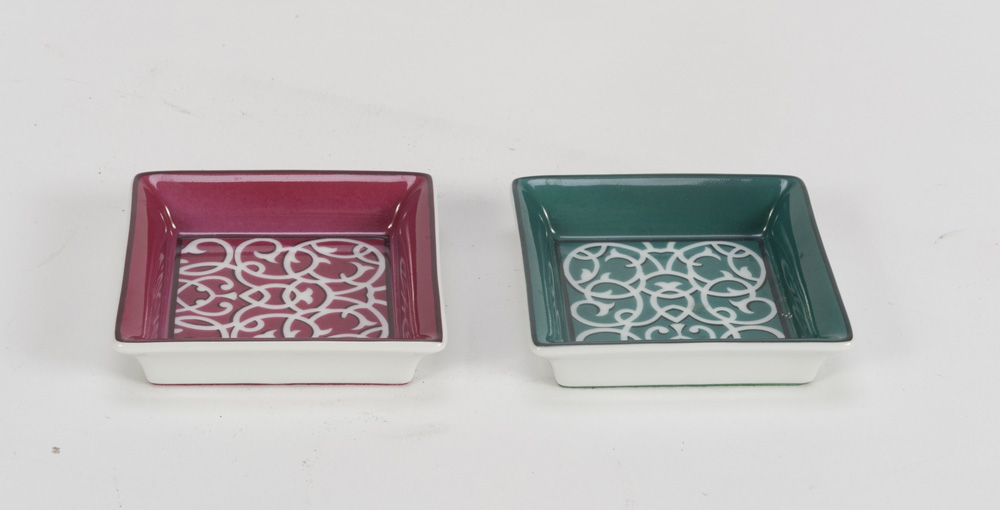 TWO ASHTRAYS IN CERAMICS, HERMES FRANCIA, 20TH CENTURY in green and red enamel, decorated with woven