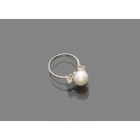 RING in white gold 18 kts., with central pearl and two side diamonds. Diamonds ct. 0.10, total