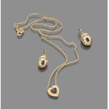 PARURE OF CHOKER AND EARRINGS in yellow gold 18 kts., choker motif to chain, with heart pendant