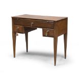 SMALL WRITING DESK IN WALNUT, END 18TH CENTURY three drawers and one leaf on the front. Obelisk