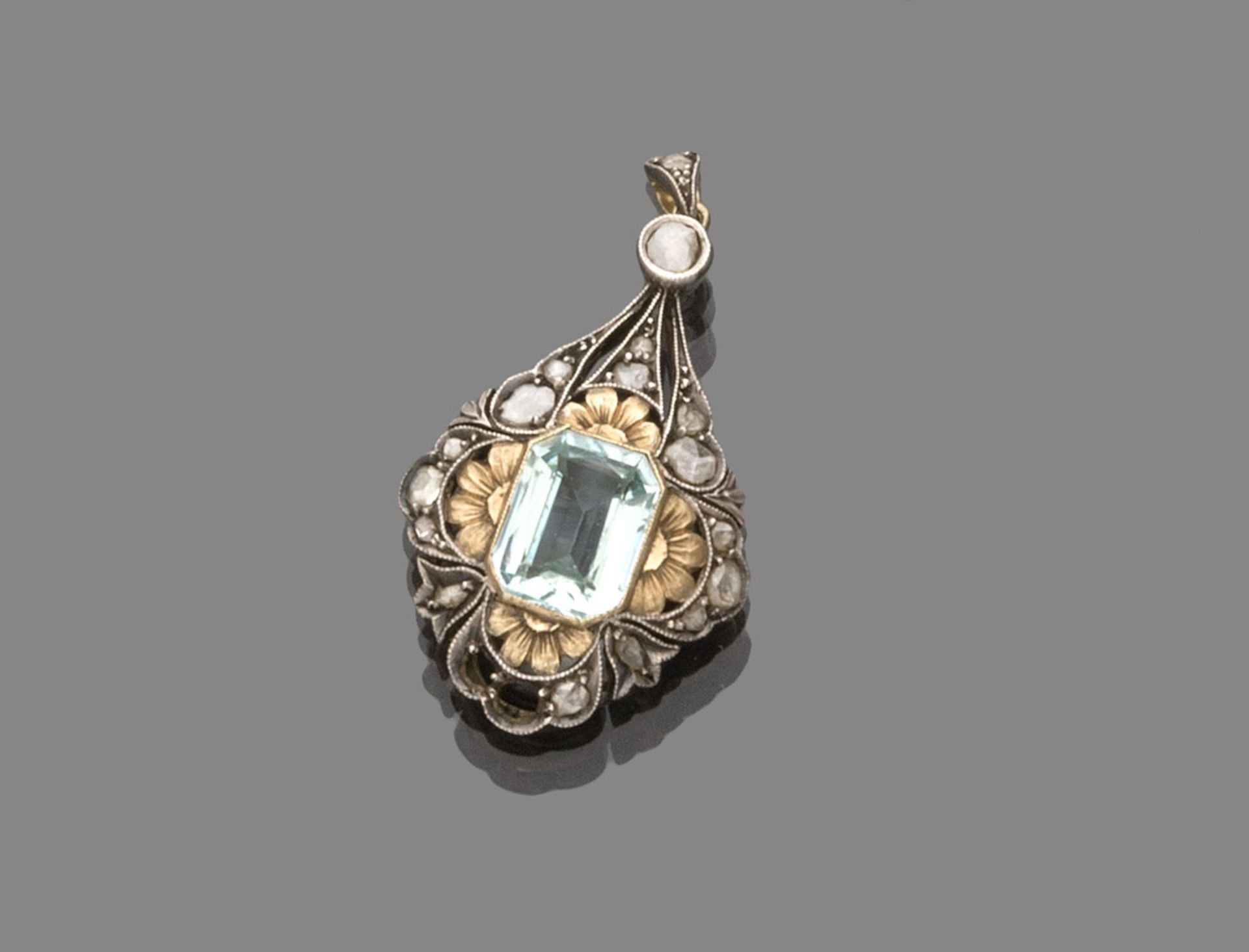 ANTIQUE PENDANT in silver and yellow gold, embellished with celestial semi-precious central stone