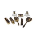 TOILET SET IN TURTLE. EARLY 20TH CENTURY consisting of three brushes, a hand mirror, a comb, two