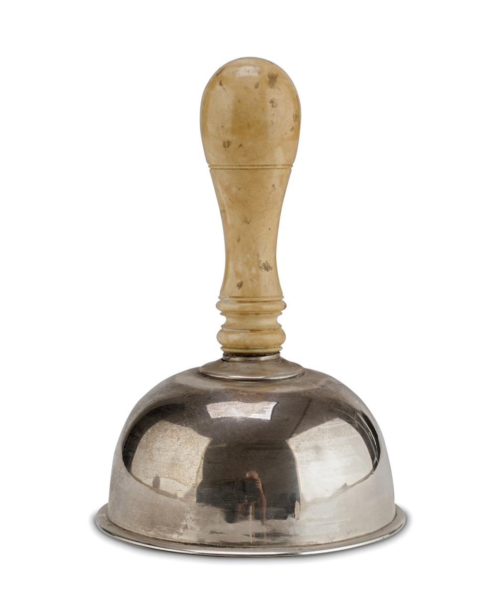 BELL IN SILVER AND BONE, UNITED KINGDOM, CHESTER 1907 to smooth body. Silversmiths 'Cornelius