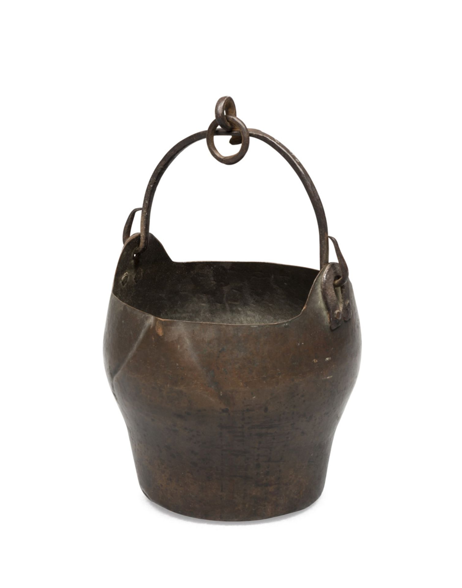 COPPER POT, 17TH CENTURY with iron handle. Measures cm. 39 x 24. PROVENANCE Residence of illustrious