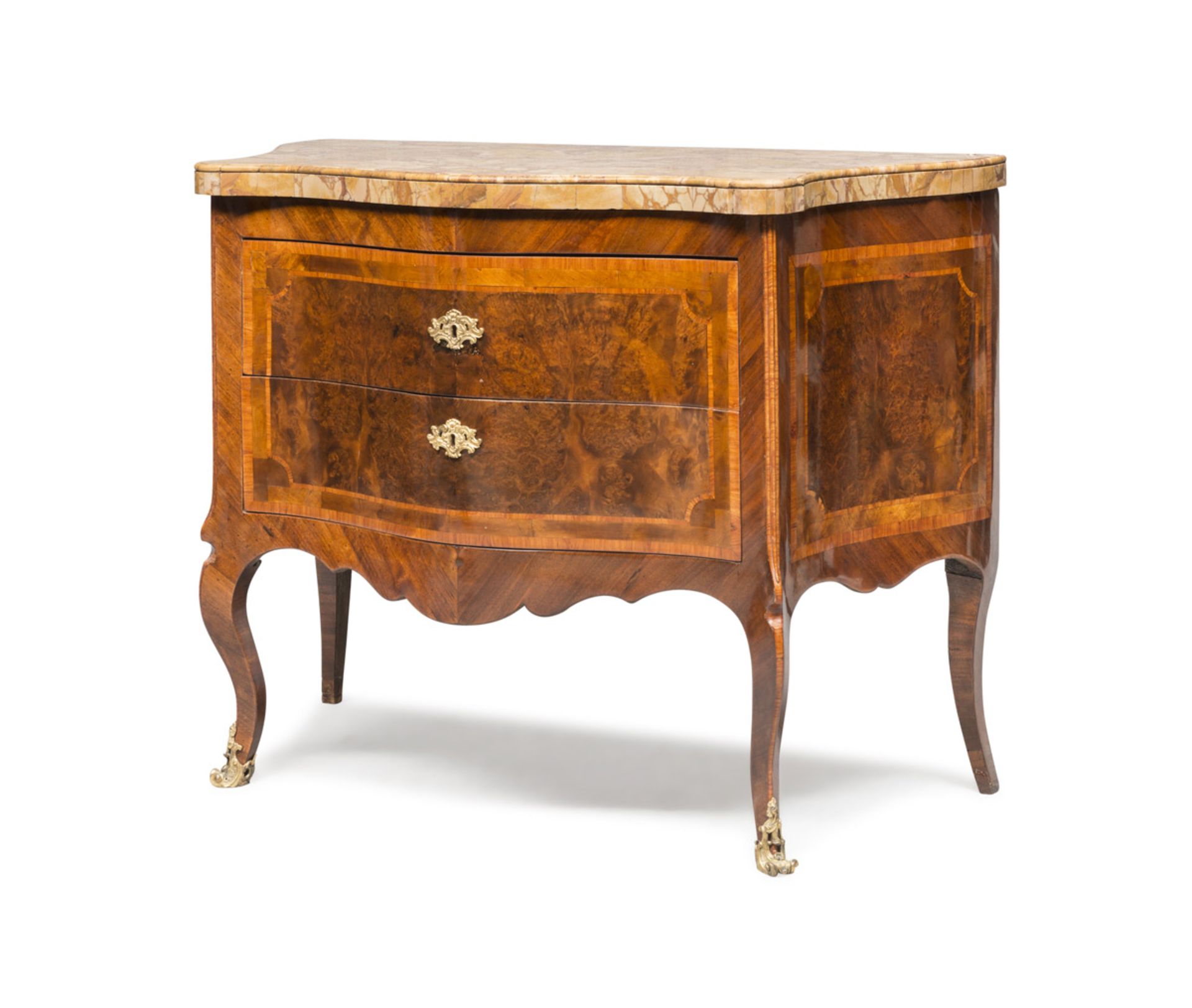 SPLENDID COMMODE IN BRIAR WALNUT AND VIOLET WOOD, ROME 18TH CENTURY with reserves and threads in