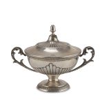 SUCRIER IN SILVER, ITALY 1944/1968 with fluted basin and cover. Title 800/1000. Measures cm. 16 x 18