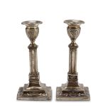 PAIR OF SMALL CANDLESTICKS IN SILVER, PUNCH LONDON 1904 with column shaft and engravings of leaves