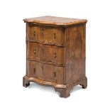 SMALL COMMODE IN WALNUT AND BRIAR WALNUT, EMILIA SECOLO molded edges with threads in boxwood,