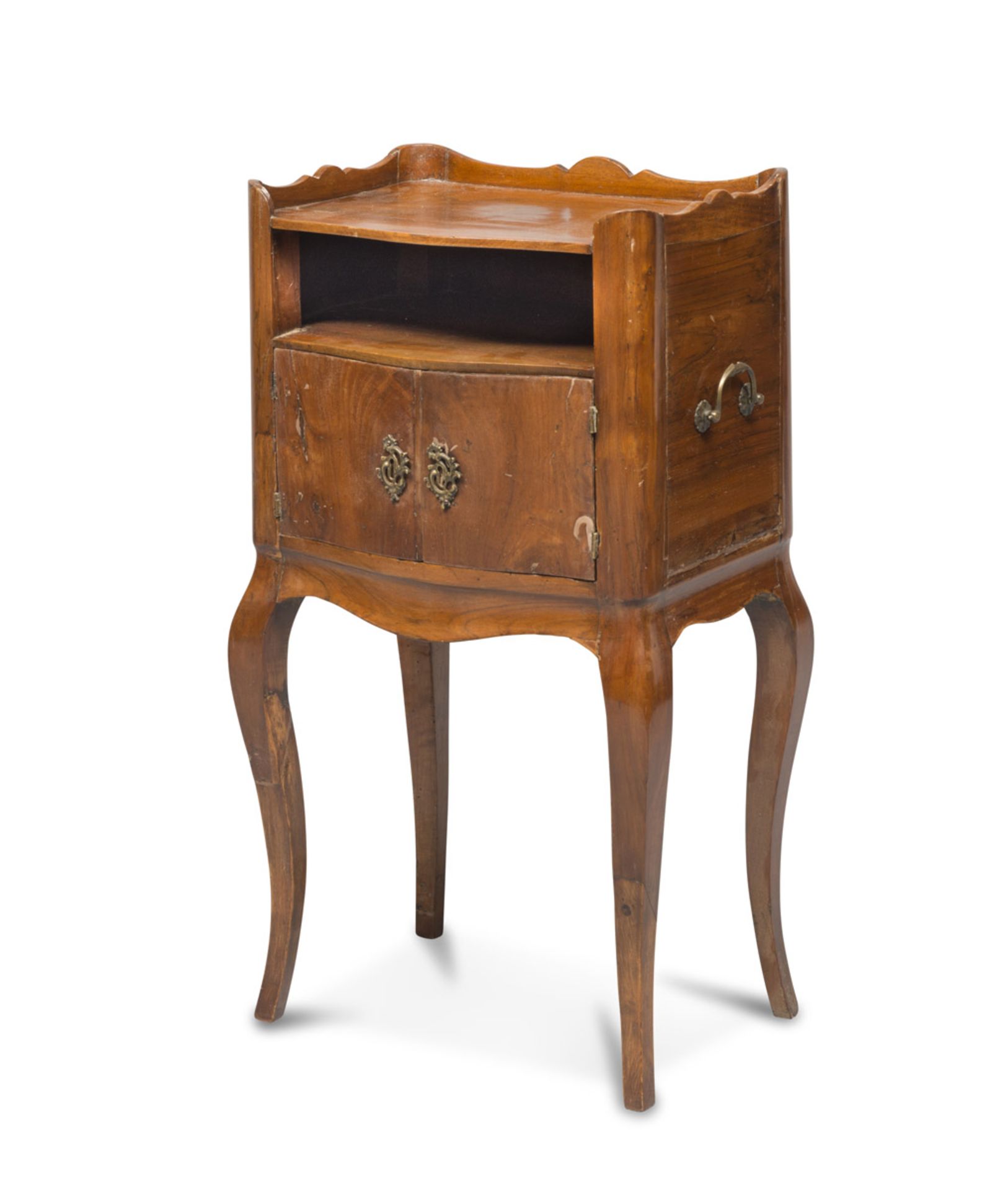 BEDSIDE IN WALNUT, GENOA, ANTIQUE ELEMENTS tmoved front with two doors and open compartment.