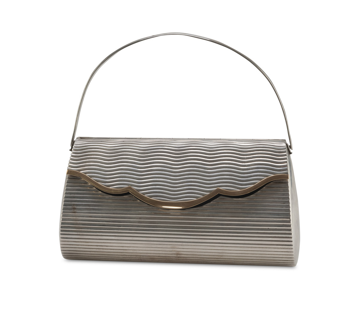 SILVER HANDBAG, 20TH CENTURY with finishes in gilded silver and ribbon handle. Measures cm. 10 x