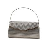 SILVER HANDBAG, 20TH CENTURY with finishes in gilded silver and ribbon handle. Measures cm. 10 x
