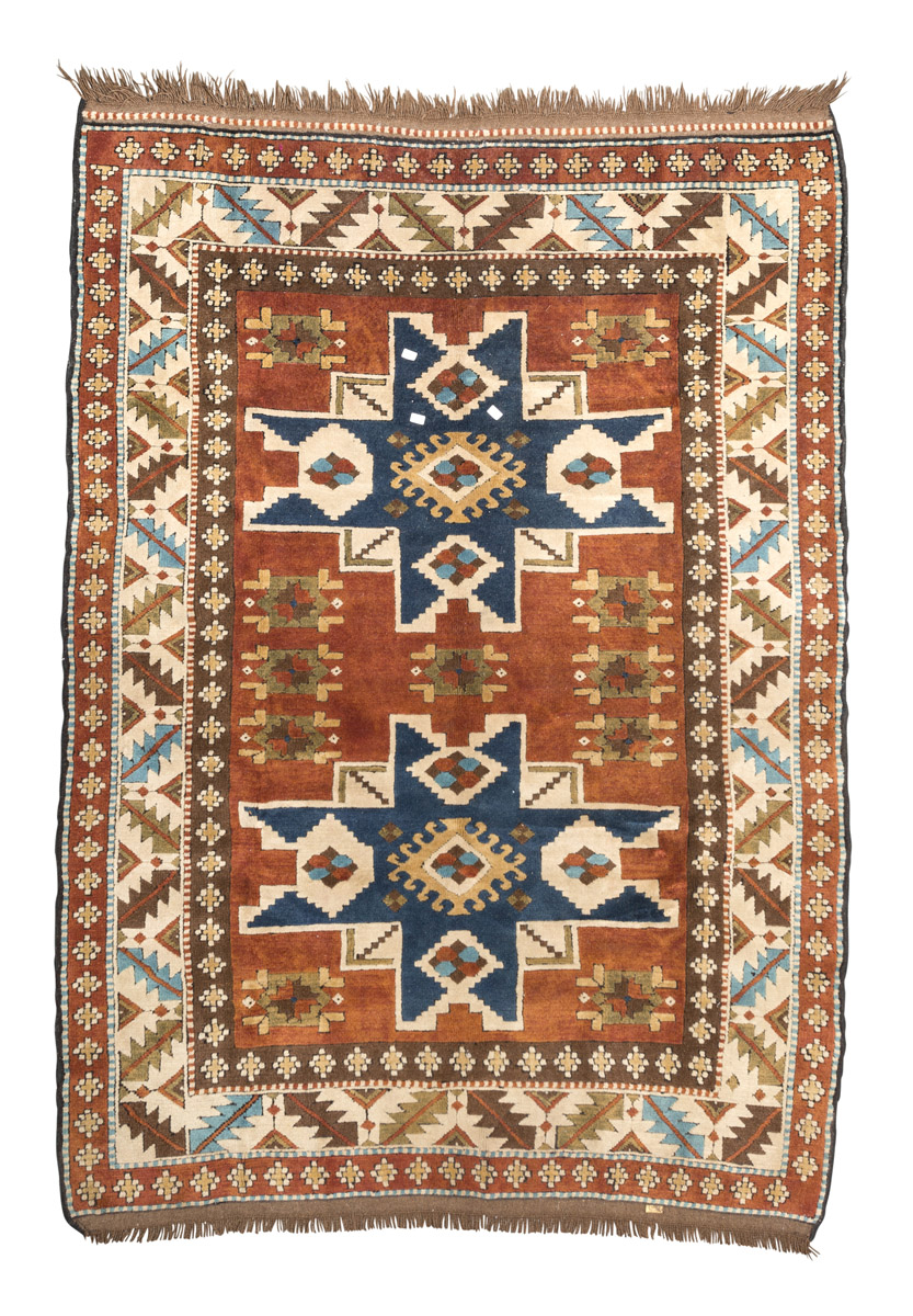 KASHAN CARPET, FIRST HALF OF THE 20TH CENTURY with medallion in red and secondary motifs of shoots