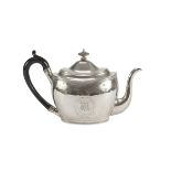 TEAPOT IN SILVER, PUNCH LONDON, 1801 smooth body, slightly engraved with garlands. Oval body, wooden