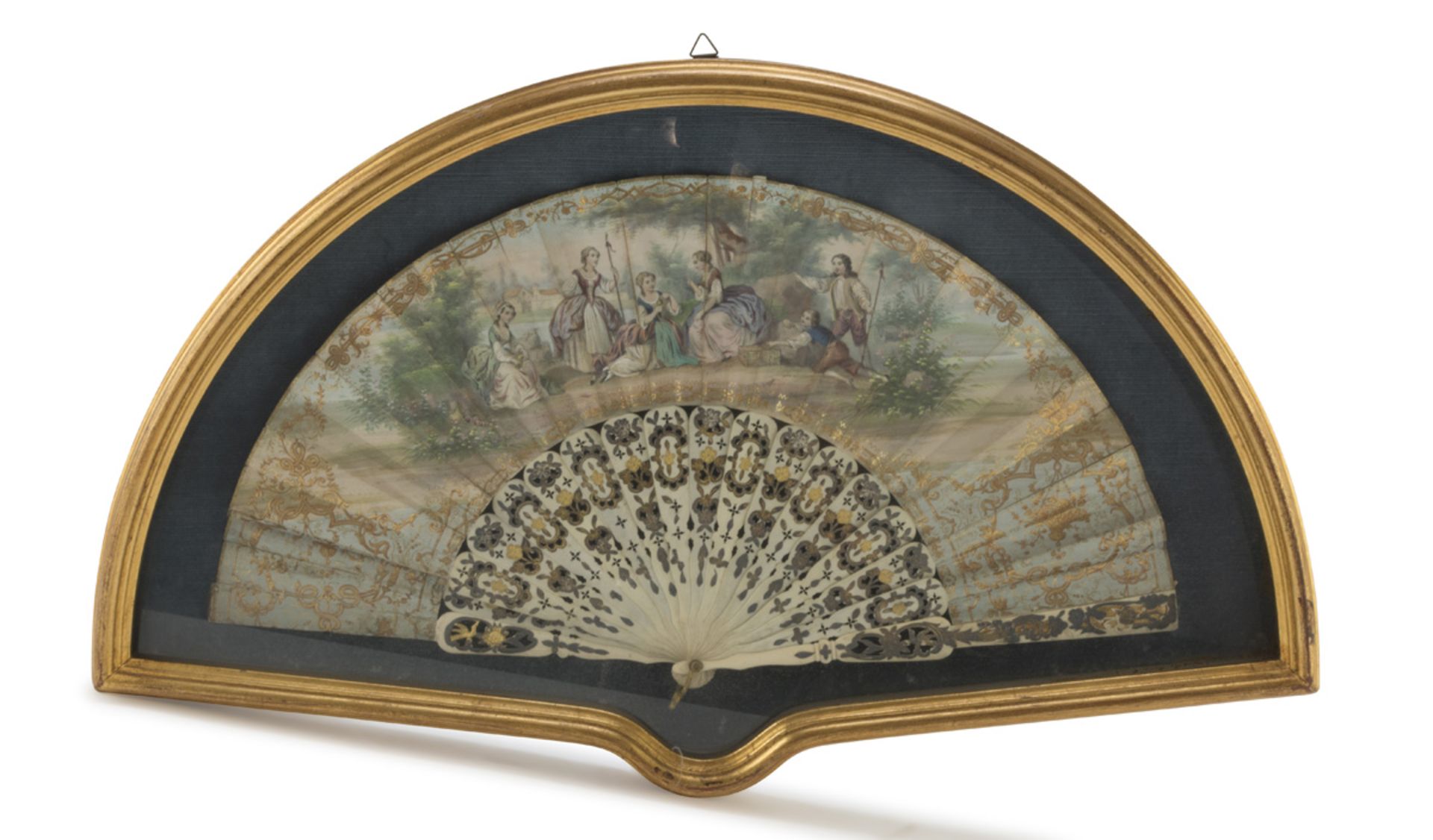 FAN IN PAINTED PAPER, FRANCE 19TH CENTURY decorated with landscape and persons. Sticks in gold