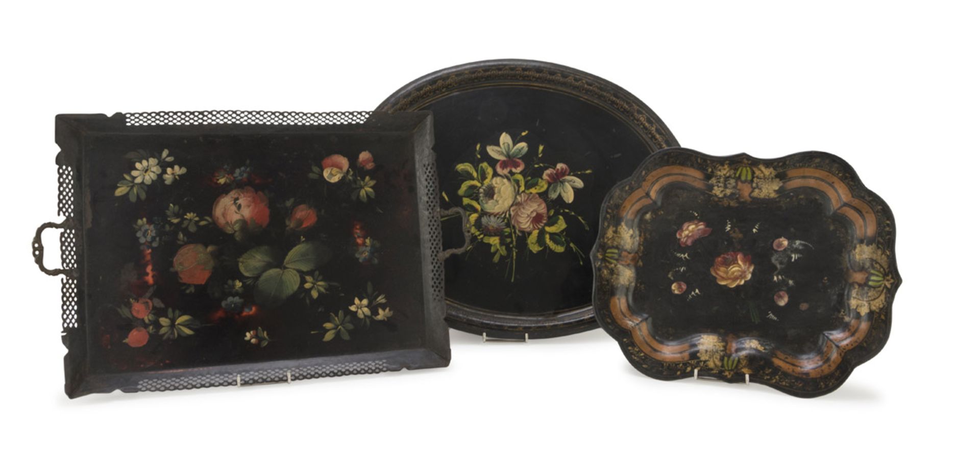 THREE TRAYS IN METAL, LATE 19TH CENTURY in black lacquer, polychromy and gold, with floral decorums.