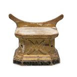 BASE IN GILTWOOD, 18TH CENTURY foot lacquered to faux marble. Measures cm. 18 x 25 x 24. BASETTA