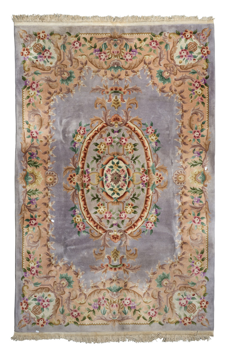 A CHINESE TIEN-TSIN CARPET. HALF 20TH CENTURY. with big flowers medallion, in the center field on