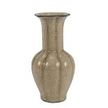 A CHINESE CERAMIC VASE, 20TH CENTURY Measures cm. 34 x 12. Good conditions. VASO IN CERAMICA AD