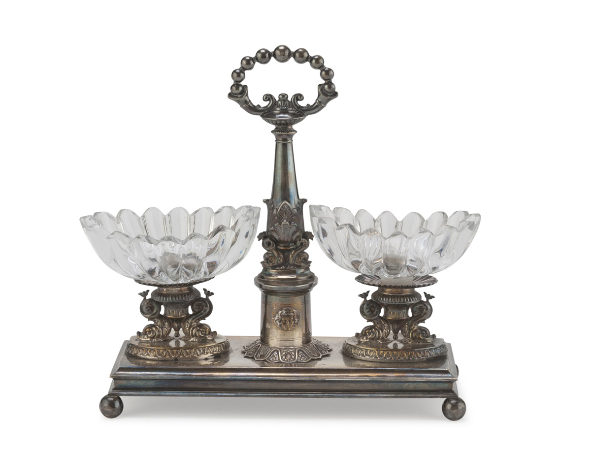 SALTCELLAR IN SILVER, PUNCH FRANCE, 1819/1838 with small basins in cut glass and chiselled to