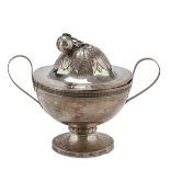 SMALL SILVER TUREEN, KINGDOM OF ITALY 1824/1872 cover chiselled to laurel leaves with knob. Title