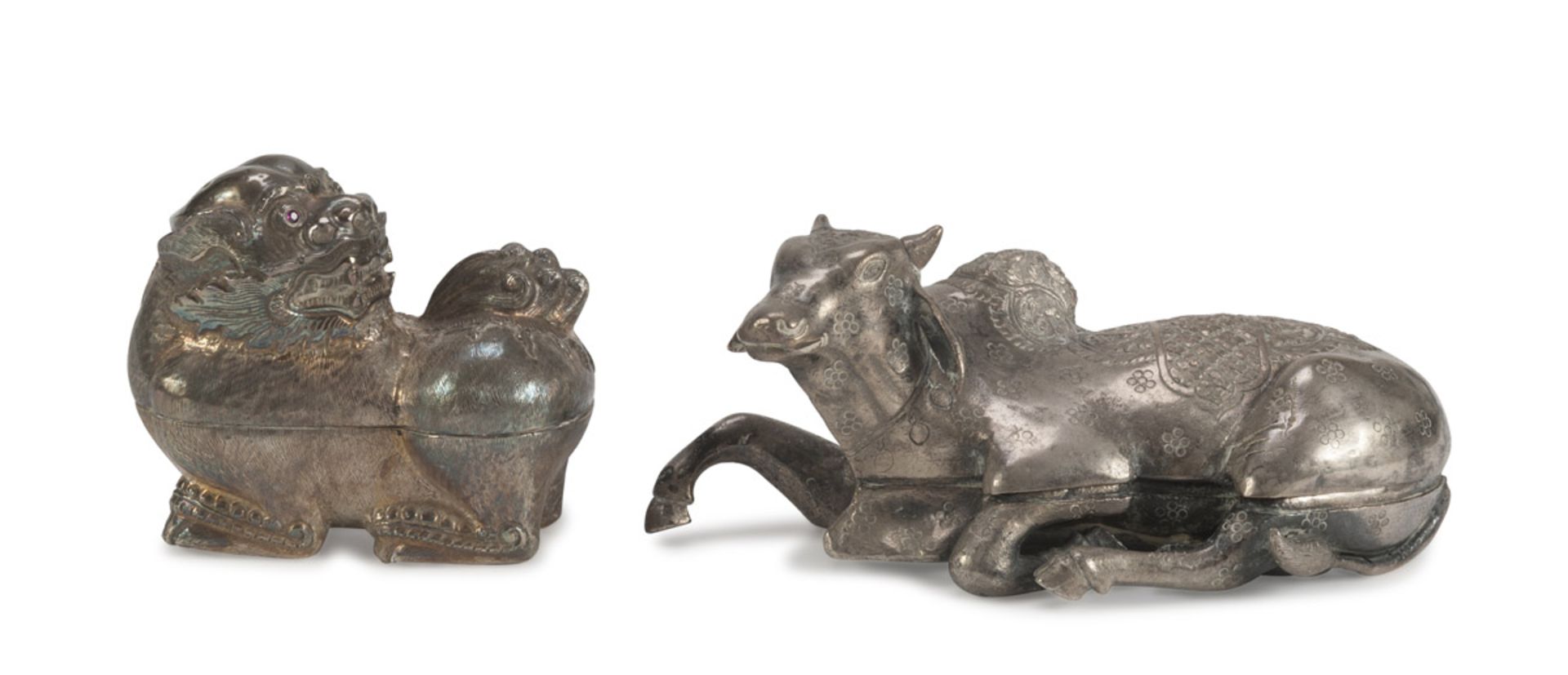 TWO CHINESE METAL BOXES, 20TH CENTURY representing a Buddhist lion and a buffalo. Maximum size cm. 7