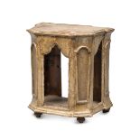 CIBORIUM IN SILVER-PLATED WOOD, ANTIQUE ELEMENTS with scores to profiles of hermas. Measures cm.