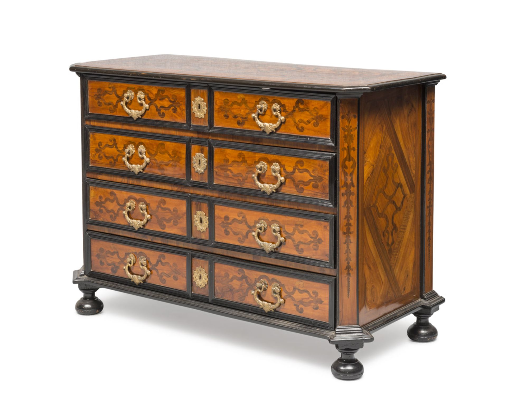 SPLENDID PIEDMONTESE COMMODE IN WALNUT AND BRIAR WALNUT, 18TH CENTURY entirely inlaid with ramages