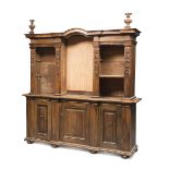 BEAUTIFUL BOOKCASE IN WALNUT, CENTRAL ITALY ELEMENTS OF THE 18TH CENTURY in two bodies, upper part