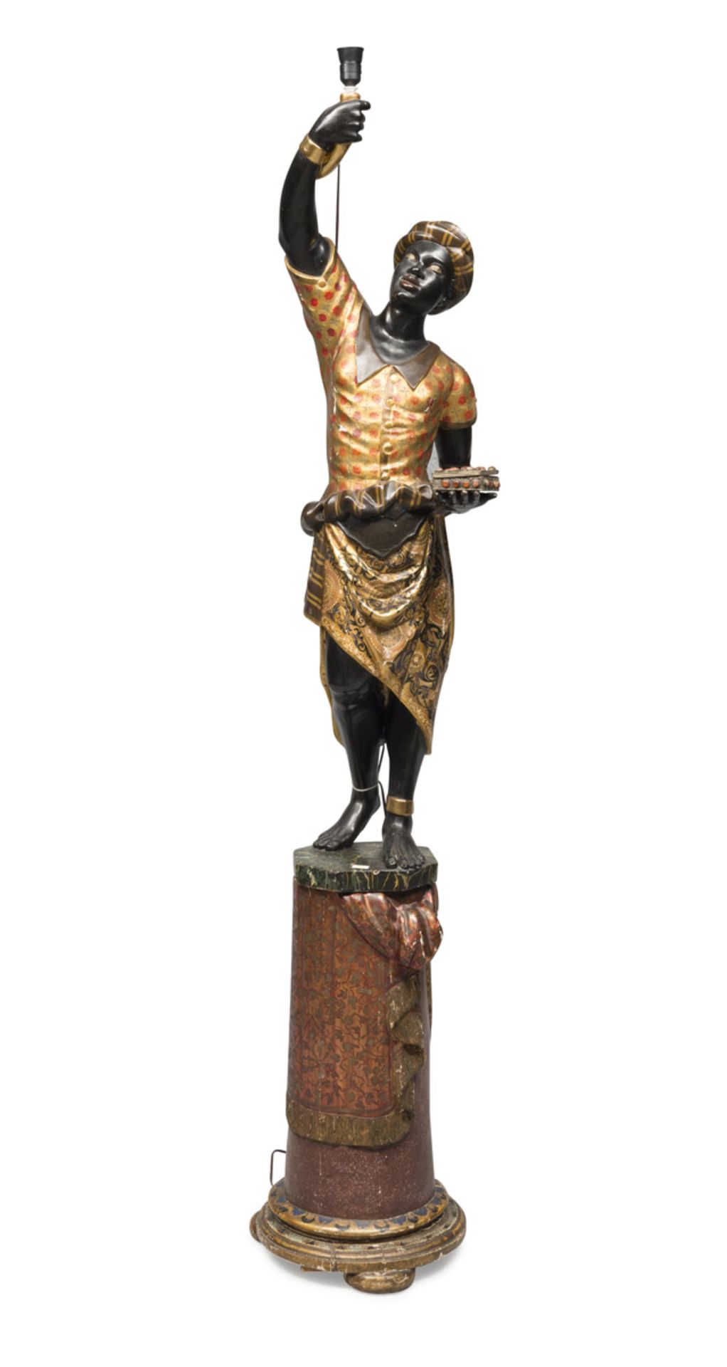 STATUE OF A TORCHHOLDER MOOR IN LACQUERED WOOD, VENICE 19TH CENTURY on black ground, with dresses in