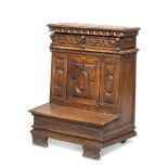 KNEELING-STOOL IN WALNUT, VENETIAN 17TH CENTURY with top to fluted band, underlined by sculpted