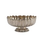 SMALL SILVER CENTERPIECE, PUNCH PADUA 20TH CENTURY of oval shape with lobed body. Silversmith 'Luigi