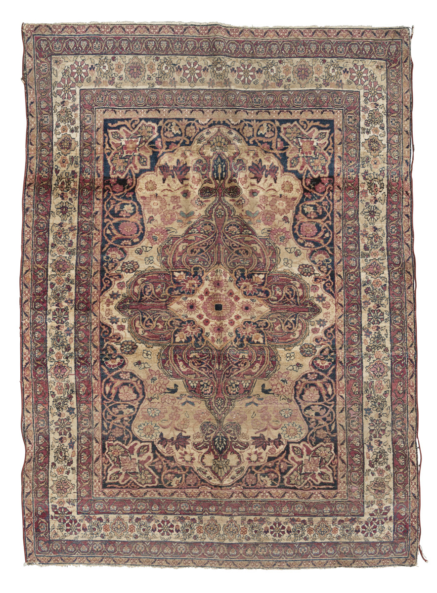 SMALL KIRMAN LAVER CARPET, EARLY 20TH CENTURY in wool and silk, with arabesque medallion and