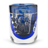 VASO IN VETRO SOMMERSO, ANNI '90 a fondo trasparente e blu con decoro a serenata. Iscrizioni all'