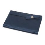 POCHETTE GUCCI, ANNI '80 in raso blu con chiusura a pressione e fioccheto con applicazione gioiello.