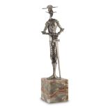 SCULTURA DI DON CHICHOTTE IN ARGENTO, PUNZONE MILANO 1934/1944 in posa tipica con base in onice