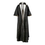SOPRABITO YVES SAINT LAURENT, ANNI '70 in shantung di seta doppiato bianco e nero modello kimono con