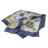 FOULARD GUCCI in seta a fantasia di orologi su fondo azzurro e cornice blu. Presenza due piccole