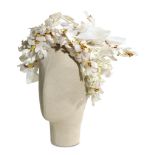ACCONCIATURA, ANNI '50 con fiori di stoffa e nastro di organza bianco. Circonferenza 57/58