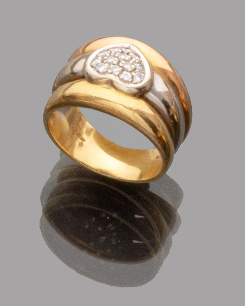 RING in gold 18 kts. with diamonds. Diamonds ct. 0,15, measure 13. ANELLO in oro 18 kt. con