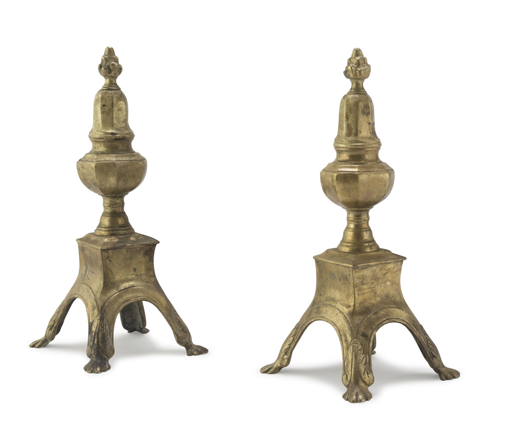 PAIR OF FIREDOGS IN BRONZE, 18TH CENTURY with pinnacles. Uprights in iron. Measures cm. 30 x 13 x