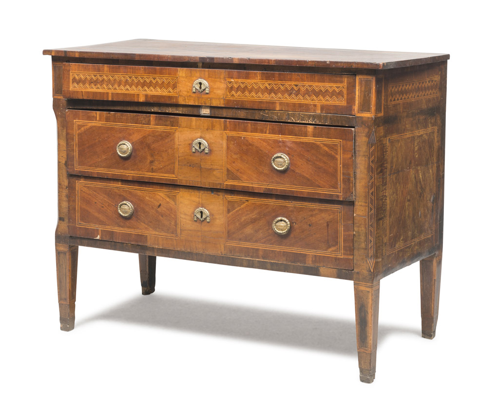 BEAUTIFUL COMMODE IN WALNUT, NORTHERN ITALY, END 18TH CENTURY with inlays and threads in boxwood and