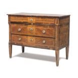 BEAUTIFUL COMMODE IN WALNUT, NORTHERN ITALY, END 18TH CENTURY with inlays and threads in boxwood and