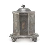 COOKIE JAR IN PEWTER, LATE 19TH CENTURY polygonal body engraved with floral and geometric motifs.