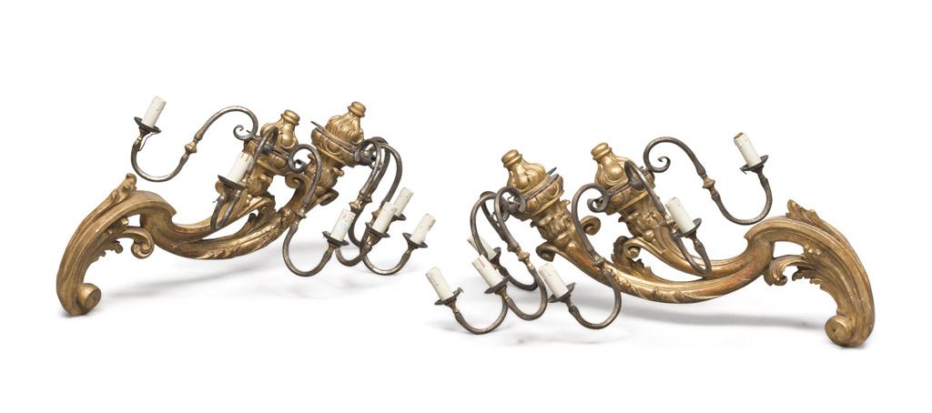 PAIR OF APPLIQUES IN GILTWOOD, 18TH CENTURY cornucopia of two arms leafy, with curls endings.