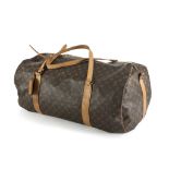 BORSONE LOUIS VUITTON in canvas monogram with inserts in leather. Measures cm. 37 x 74 x 37. BORSONE