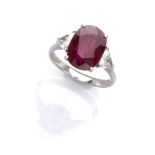 SPLENDID RING WITH RUBY in white gold 18 kts. with oval cut ruby and two triangle cut diamonds. Ruby